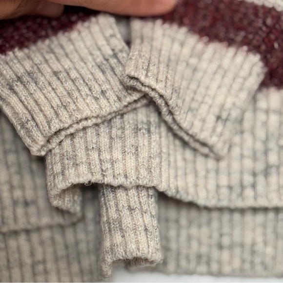 American Eagle Outfitter Stripe Wine Read and Light Brown Sweater Size Medium - Picture 9 of 12
